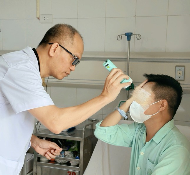 Người đàn ông tiêm filler xóa nhăn mất hoàn toàn thị lực vì tai biến img 3257 1265 4400 1748486310873 17484863110281787838419.jpeg