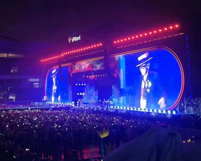 G-Dragon 'cháy' hết mình dưới mưa tại Mỹ Đình: Đêm nhạc đi vào lịch sử với hàng chục nghìn fan Việt g dragon chay het minh duoi mua tai my dinh dem nhac di vao lich su voi hang chuc nghin fan viet