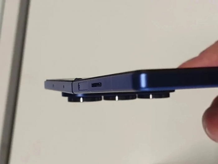 Chưa kịp tận hưởng cơn mưa lời khen, Galaxy Z Fold 7 đã vướng 'drama' chí mạng, liệu lịch sử bi thương có lặp lại? 2 Chưa kịp tận hưởng cơn mưa lời khen, Galaxy Z Fold 7 đã vướng 'drama' chí mạng, liệu lịch sử bi thương có lặp lại?