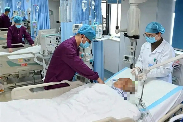 Một phụ nữ đột ngột qua đời giữa đêm vì nhồi máu não, bác sĩ thở dài: Mê 4 món này mạch máu không tắc mới lạ!