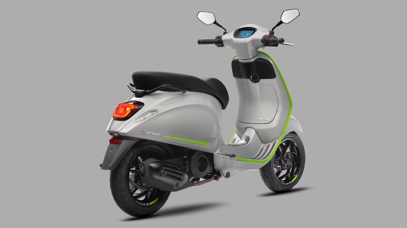 Tin xe trưa 1/8: ‘Ông hoàng xe ga’ của Ý ra mắt với giá hấp dẫn, thiết kế đẹp hơn Honda SH, có ABS